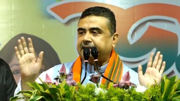 দুপুর থেকেই অবরুদ্ধ সল্টলেকের বাড়ি দুপুর থেকেই অবরুদ্ধ সল্টলেকের বাড়ি