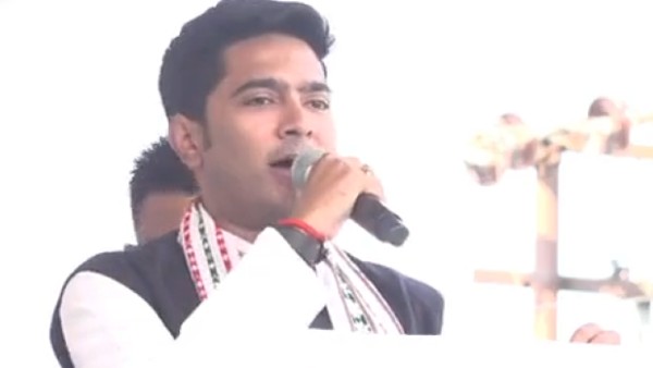 কংগ্রেসকে ভেঙে জমি শক্ত করতে চাইছে তৃণমূলে 