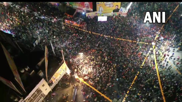 প্রতিটি বিশ্বাসের জন্য কাজ মোদী-যোগীর প্রতিটি বিশ্বাসের জন্য কাজ মোদী-যোগীর