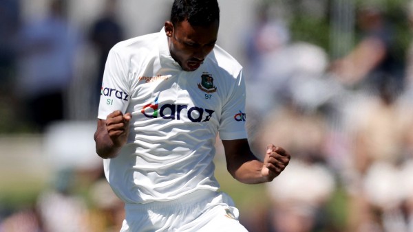 বাংলাদেশ পেস ব্যাটারির দাপট: