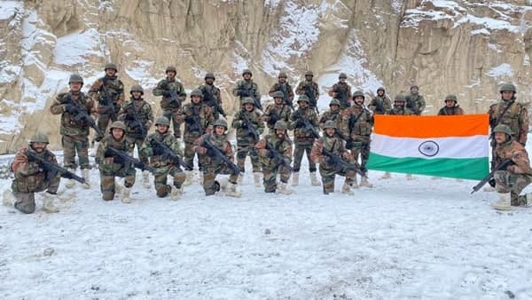 ভ্যালিতে Dogra regiment মোতায়েন করা ভ্যালিতে Dogra regiment মোতায়েন করা