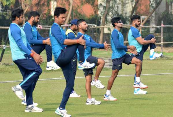 রঞ্জি ট্রফি শুরু আগেই ঘোর বিপদে বাংলা, কোভিড আক্রান্ত শিবিরের সাত রঞ্জি ট্রফি শুরু আগেই ঘোর বিপদে বাংলা, কোভিড আক্রান্ত শিবিরের সাত