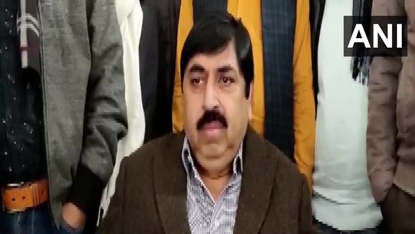 অপরাধী ও জুয়ারিদের সঙ্গে ওঠাবসা