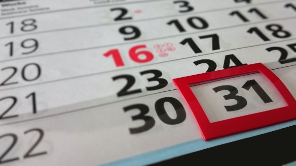 ভগবানের ছবি দেওয়া ক্যালেন্ডার