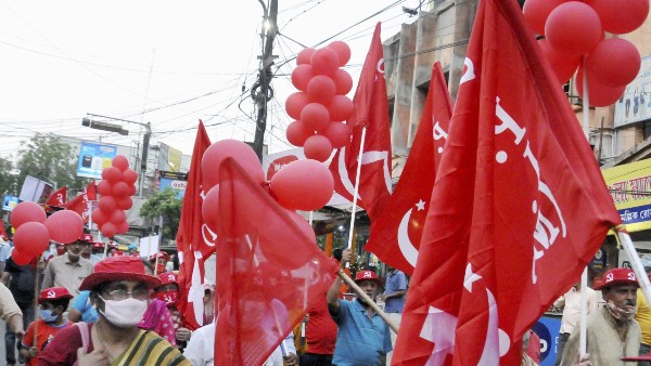 সিপিএম নেতৃত্বাধীন বামফ্রন্টে সিপিআইও অন্যতম শরিক সিপিএম নেতৃত্বাধীন বামফ্রন্টে সিপিআইও অন্যতম শরিক