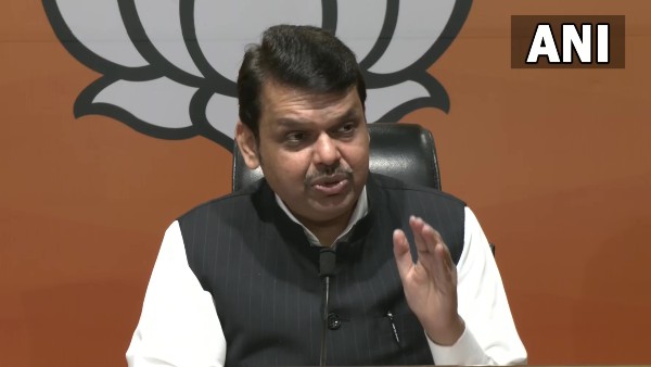 টাকার স্যুটকেট নিয়ে গোয়ায় তৃণমূল টাকার স্যুটকেট নিয়ে গোয়ায় তৃণমূল