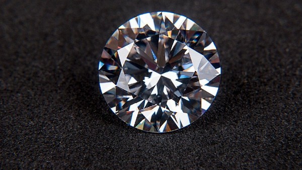 কবে নজরে এসেছিল এই হিরে? কবে নজরে এসেছিল এই হিরে?