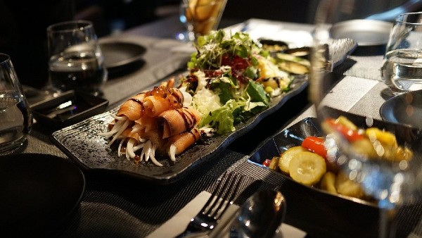 এঁটো অপরিষ্কার বাসন দেখা