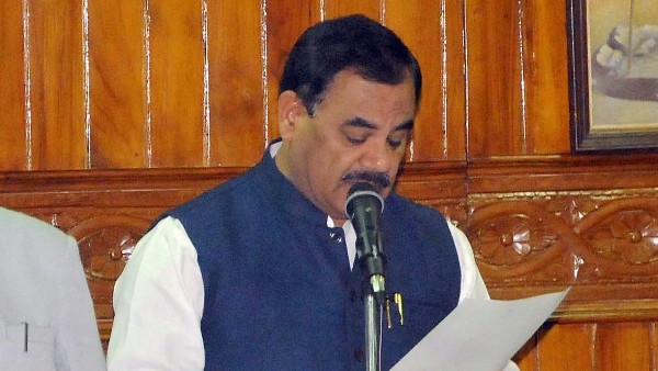 পুত্রবধূর জন্য টিকিট চান হরক