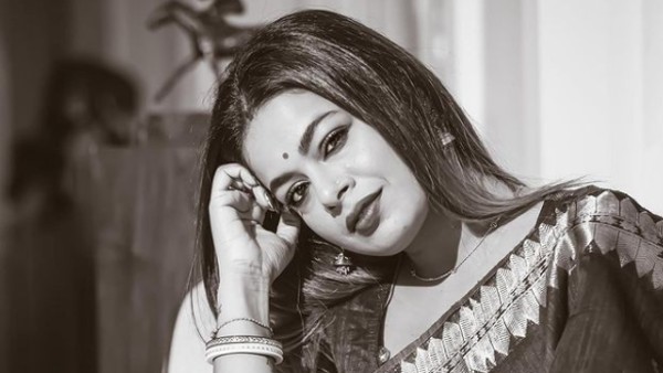 এবার করোনার কবলে গায়িকা ইমন চক্রবর্তী, সোশ্যাল মিডিয়ায় নিজেই জানালেন সেকথা এবার করোনার কবলে গায়িকা ইমন চক্রবর্তী, সোশ্যাল মিডিয়ায় নিজেই জানালেন সেকথা