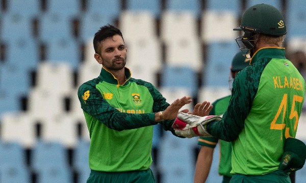 ভারতকে হোয়াইটওয়াশ করে ‘জয় শ্রী রাম’ স্লোগান দিলেন দক্ষিণ আফ্রিকার এই তারকা ভারতকে হোয়াইটওয়াশ করে ‘জয় শ্রী রাম’ স্লোগান দিলেন দক্ষিণ আফ্রিকার এই তারকা