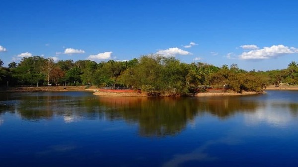 উভয় দেশের মধ্যে রয়েছে নদী উভয় দেশের মধ্যে রয়েছে নদী