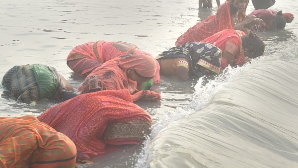 বিশেষ দিনে গঙ্গায় স্নান করা খুব শুভ বিশেষ দিনে গঙ্গায় স্নান করা খুব শুভ