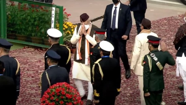 প্রধানমন্ত্রী শুভেচ্ছা জানান দেশবাসীকে প্রধানমন্ত্রী শুভেচ্ছা জানান দেশবাসীকে