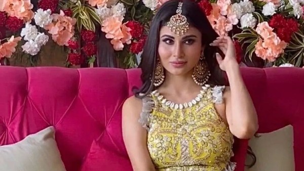 সোশ্যাল মিডিয়ায় শেয়ার নবদম্পতির ছবি সোশ্যাল মিডিয়ায় শেয়ার নবদম্পতির ছবি