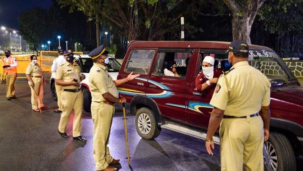মুম্বইতেও বাড়ছে সংক্রমণ মুম্বইতেও বাড়ছে সংক্রমণ