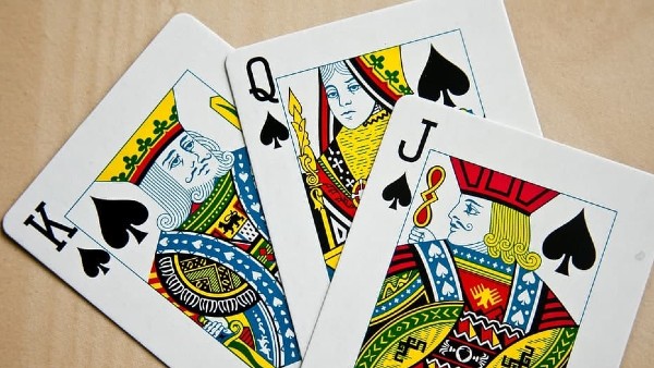 কেন গোঁফ নেই রাজার? সে কাহিনি জানুন