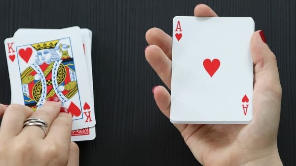 তাসের কার্ডের পুনর্নকশাতেও বদলায়নি চিত্র 