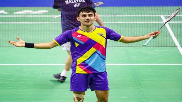 অল ইংল্যান্ড ওপেনের শেষ আটে জায়গা করে নিলেন লক্ষ্য সেন, আশা জাগিয়েও ছিটকে গেলেন পিভি সিন্ধু-সাইনা নেহওয়াল অল ইংল্যান্ড ওপেনের শেষ আটে জায়গা করে নিলেন লক্ষ্য সেন, আশা জাগিয়েও ছিটকে গেলেন পিভি সিন্ধু-সাইনা নেহওয়াল