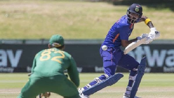 দুই দলেই পরিবর্তন