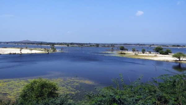 ঋষি বিশ্বামিত্র যখন রাজা সত্যব্রতকে স্বর্গে পাঠিয়েছিলেন