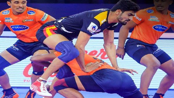 প্রো কবাডির শীর্ষে থাকা বেঙ্গালুরু বুলসকে হারাল ইউ মুম্বা প্রো কবাডির শীর্ষে থাকা বেঙ্গালুরু বুলসকে হারাল ইউ মুম্বা