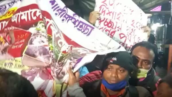 ফের মুখ্যমন্ত্রীর বাড়ির সামনে বিক্ষোভ চাকরি প্রার্থীদের ফের মুখ্যমন্ত্রীর বাড়ির সামনে বিক্ষোভ চাকরি প্রার্থীদের
