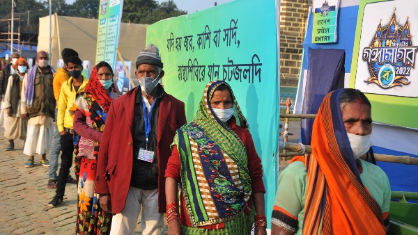 পুরসভার তরফে পাঠানো হচ্ছে সেফ হোমে পুরসভার তরফে পাঠানো হচ্ছে সেফ হোমে