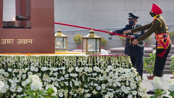 অমর-জওয়ান জ্যোতি আগুন নেভানো নিয়ে বিতর্ক 