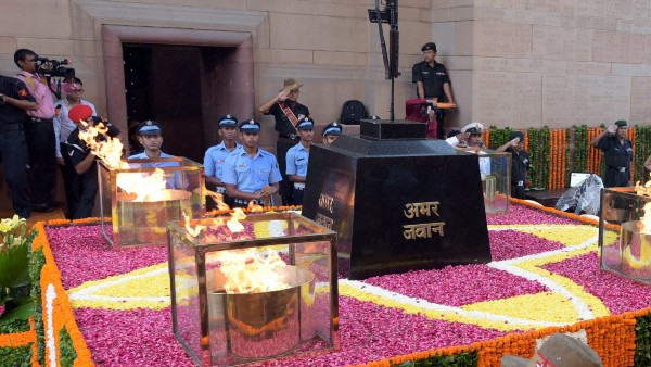 বাহিনী আলাদা ভাবে গান বাজাবে বাহিনী আলাদা ভাবে গান বাজাবে