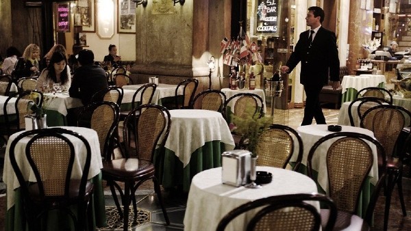 কোনদিকে বসে খাবেন