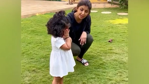 শিল্পার মেয়ে সামিশা আহত পাখির জন্য গায়ত্রী মন্ত্র জপ করলেন, যা দেখে অবাক নেটপাড়া শিল্পার মেয়ে সামিশা আহত পাখির জন্য গায়ত্রী মন্ত্র জপ করলেন, যা দেখে অবাক নেটপাড়া