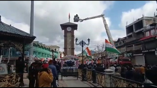 স্থানীয়রাই সেখানে সাধারণতন্ত্র দিবসের আয়োজন করে স্থানীয়রাই সেখানে সাধারণতন্ত্র দিবসের আয়োজন করে