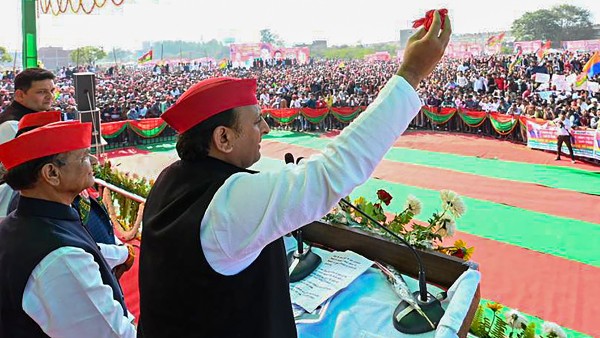 দেশবাসীর নজর ঘোরানোর চেষ্টা