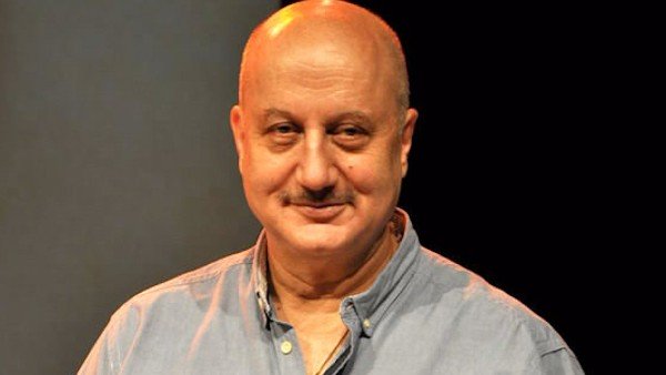 শ্রদ্ধা জানালেন অনুপম খের শ্রদ্ধা জানালেন অনুপম খের