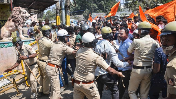 কর্নাটকে বজরং দল নেতা খুনে কোন রহস্য দেখছে পুলিশ, প্রকাশ্যে চাঞ্চল্যকর তথ্য কর্নাটকে বজরং দল নেতা খুনে কোন রহস্য দেখছে পুলিশ, প্রকাশ্যে চাঞ্চল্যকর তথ্য