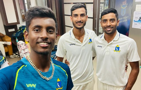 বাংলা চণ্ডীগড়কে হারাতে ভরসা রাখছে বোলারদের উপরই বাংলা চণ্ডীগড়কে হারাতে ভরসা রাখছে বোলারদের উপরই