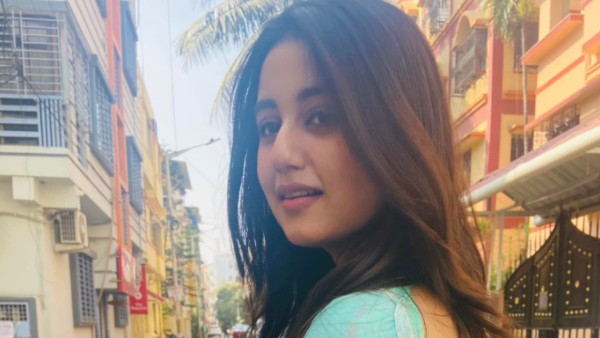  নেটিজেনদের তিনি কী জানালেন