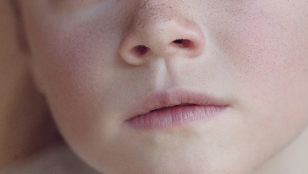 মোটা নাকের ব্যক্তি মোটা নাকের ব্যক্তি