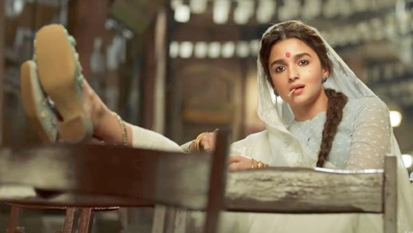 সিনেমার প্রচারে গিয়ে নজর কাড়লেন আলিয়া