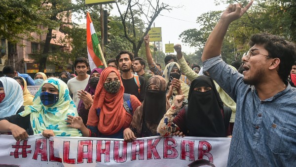 রাজ্যজুড়ে প্রতিবাদ নিয়ে দুঃখ প্রকাশ হাইকোর্টের