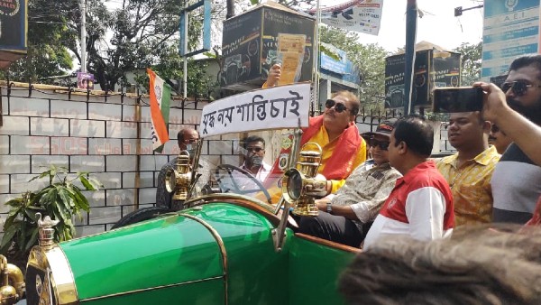 Ukraine-Russia war: যুদ্ধ নয় শান্তি চাই, বিশেষ বার্তা দিয়ে old car rally মদন মিত্রের Ukraine-Russia war: যুদ্ধ নয় শান্তি চাই, বিশেষ বার্তা দিয়ে old car rally মদন মিত্রের