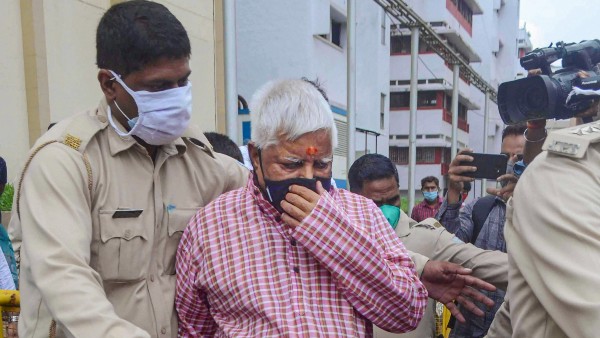 চার্জশিটে লালু—রাবড়ির নাম