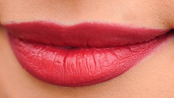  ঠোঁটের স্পন্দন