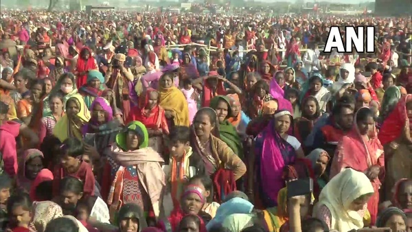 অখিলেশকে নিশানা