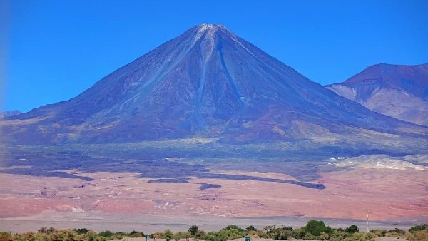 সম্পূর্ণরূপে গাছপালা বর্জিত মরুভূমি সম্পূর্ণরূপে গাছপালা বর্জিত মরুভূমি
