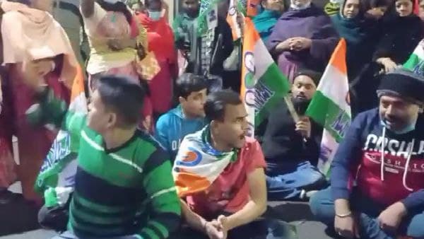 বিক্ষোভ অখিলের বাড়ির সামনে