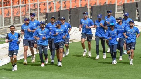 করোনার ধাক্কা সামলে করোনার ধাক্কা সামলে