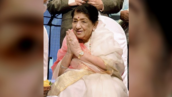 পিতা ছিলেন মারাঠি ও কোঙ্কিণী সঙ্গীতজ্ঞ