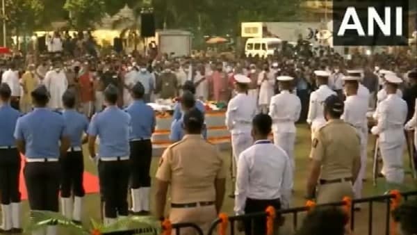 শিবাজি পার্কে পূর্ণ রাষ্ট্রীয় মর্যাদায় শেষ বিদায়